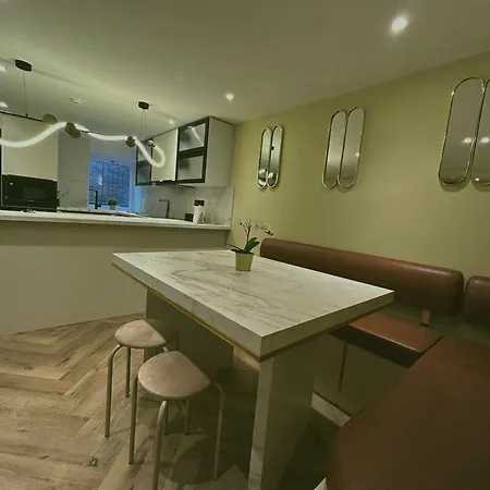 4 Bedrooms Frankfurt Apartment Frankfurt am Main