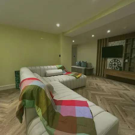 4 Bedrooms Frankfurt *