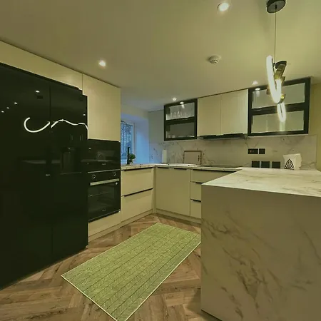 4 Bedrooms Frankfurt * 프랑크푸르트